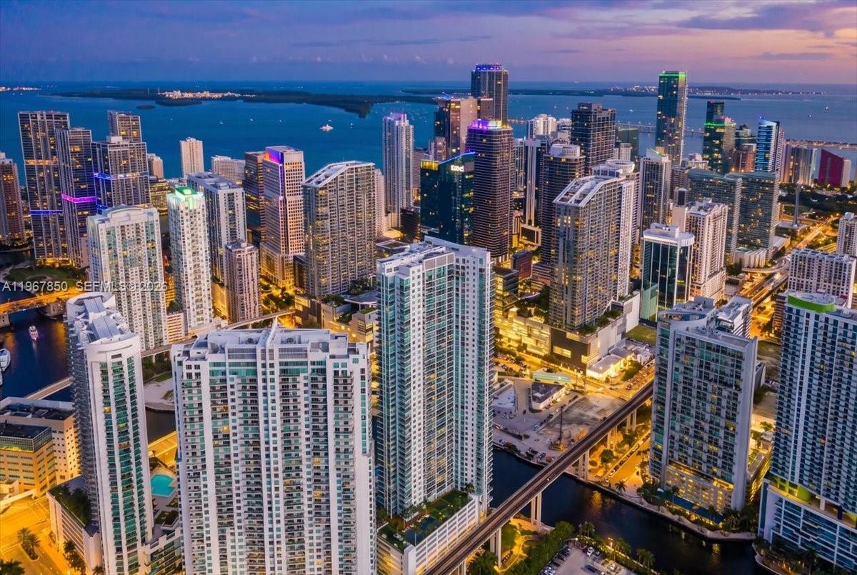 92 SW 3rd St #3804, Miami FL 33130
