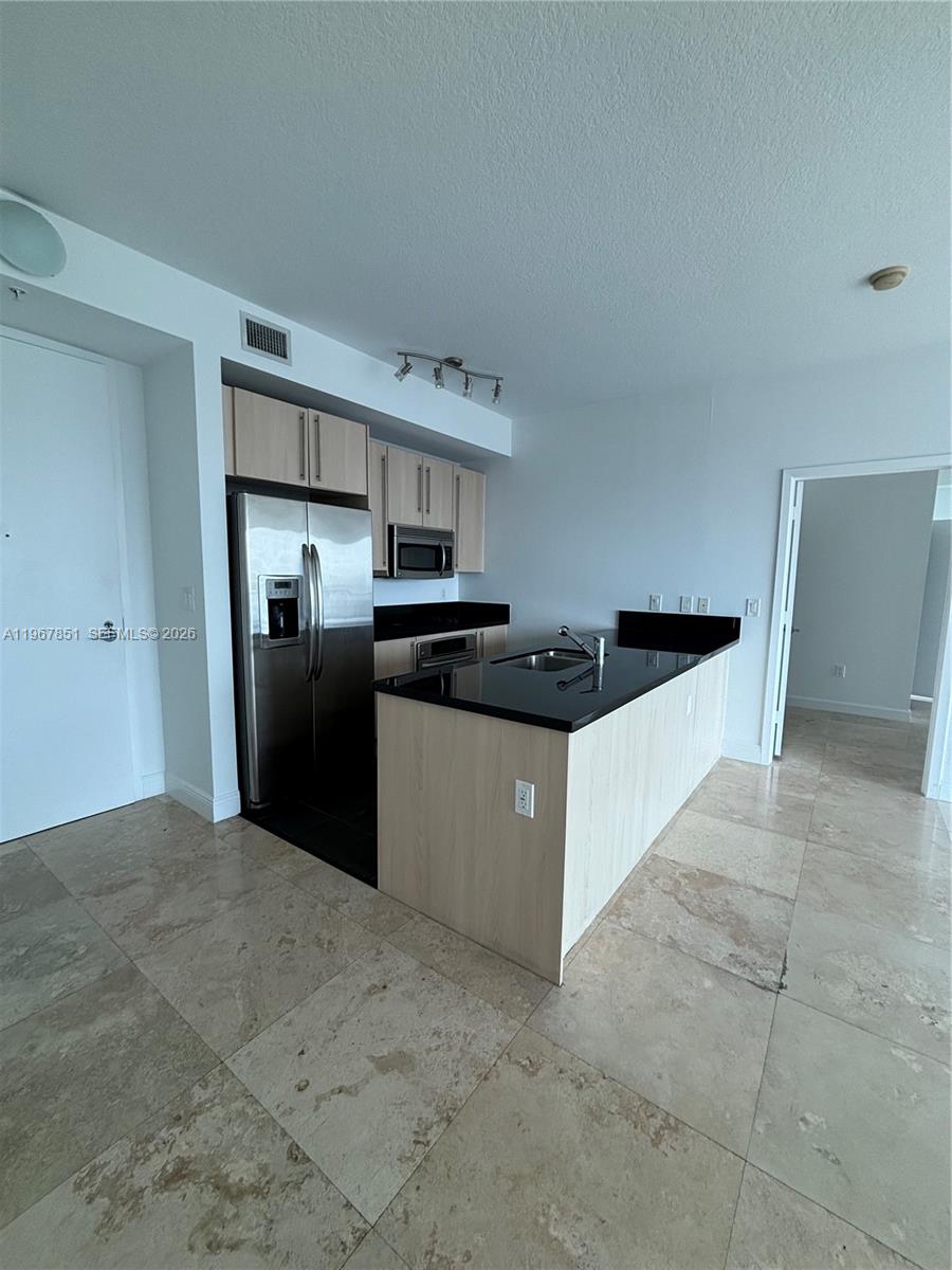 79 SW 12th St #2703-S, Miami FL 33130