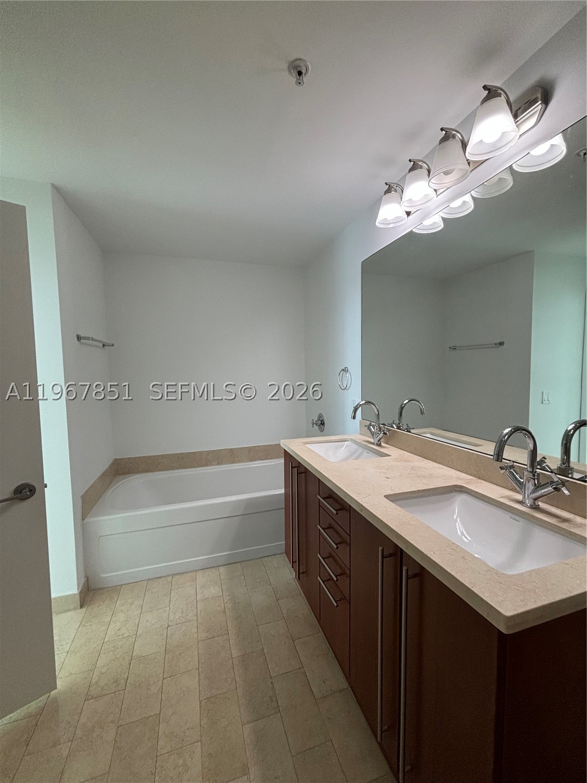 79 SW 12th St #2703-S, Miami FL 33130