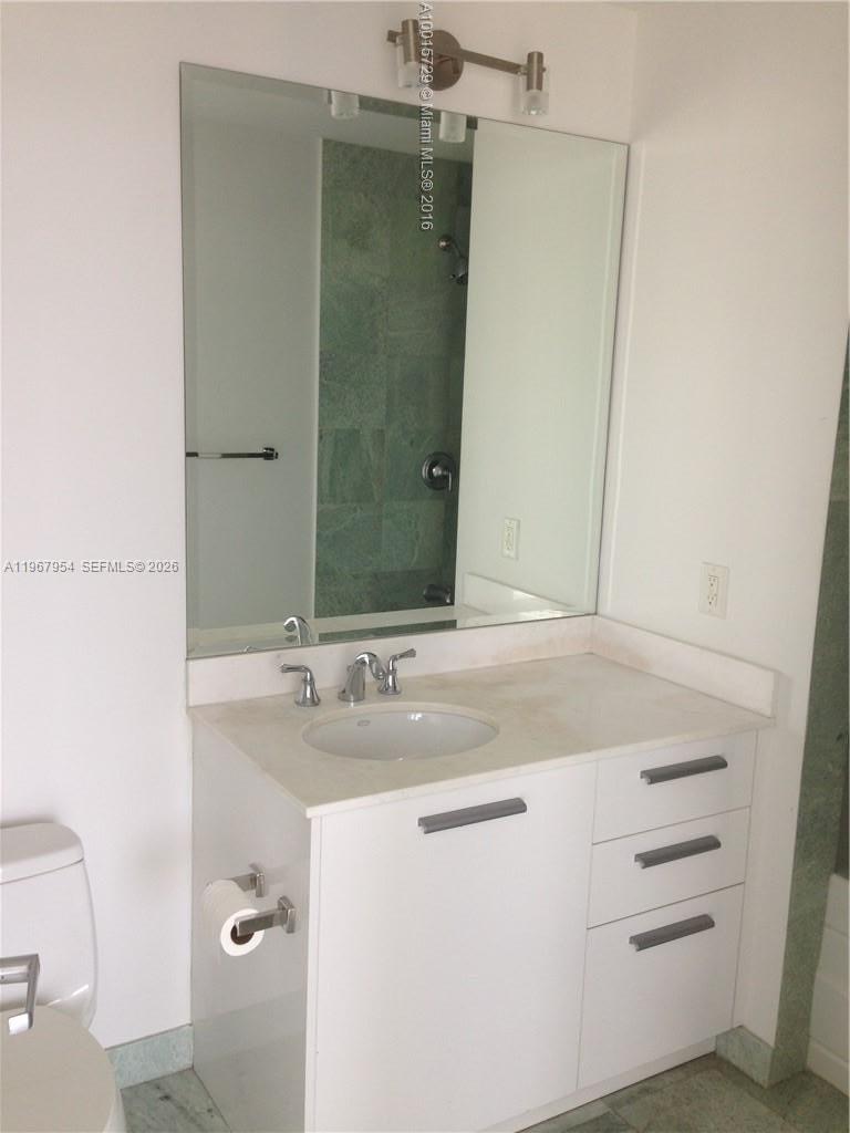 1060 Brickell Ave #3807, Miami FL 33131