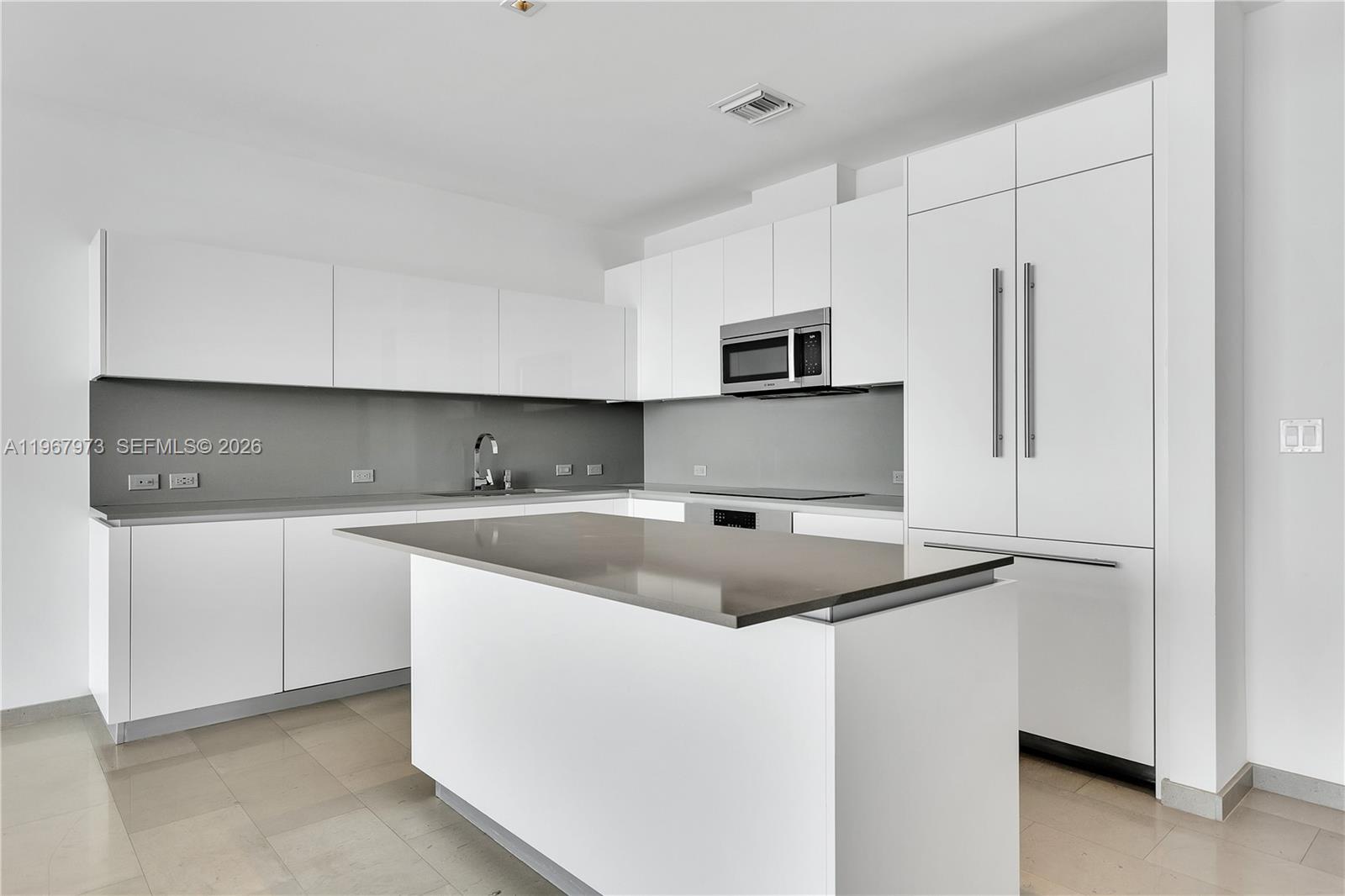 68 SE 6th St #4110, Miami FL 33131
