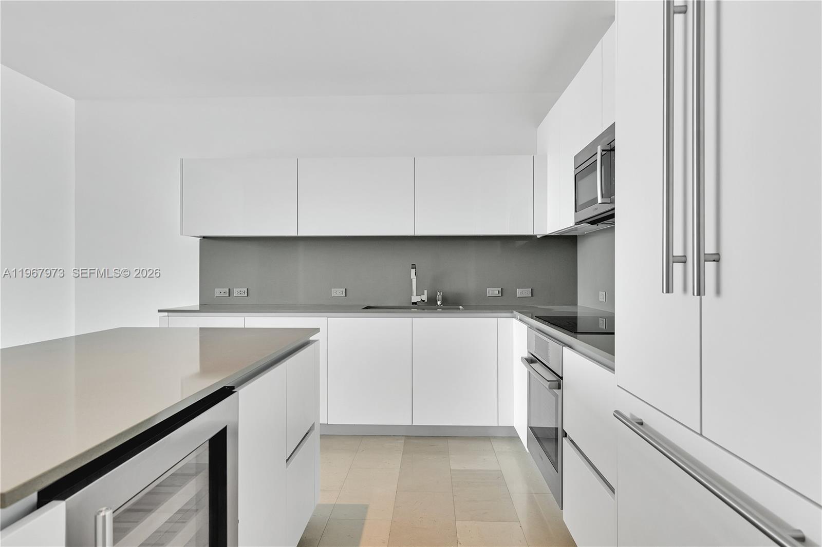 68 SE 6th St #4110, Miami FL 33131