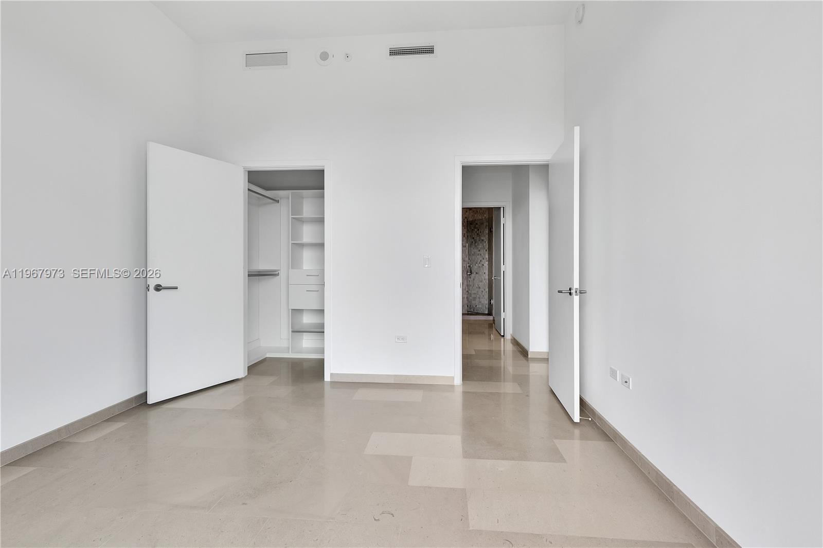 68 SE 6th St #4110, Miami FL 33131