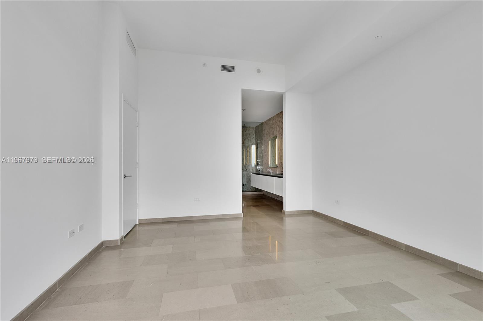 68 SE 6th St #4110, Miami FL 33131