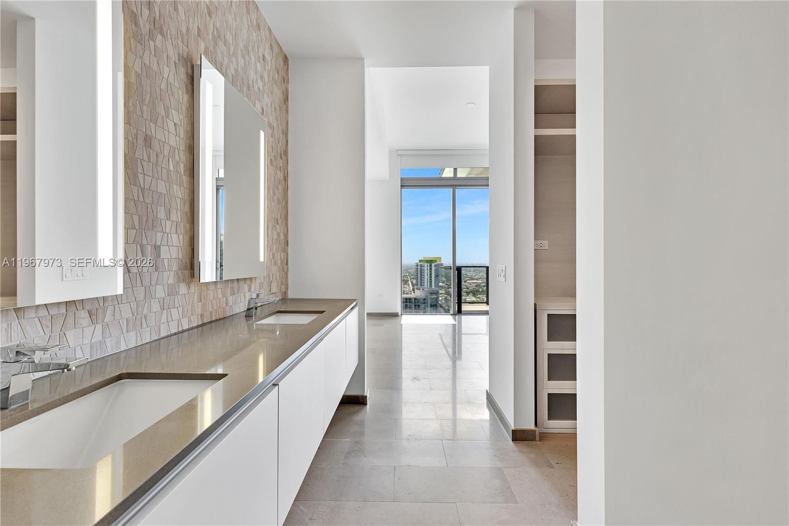 68 SE 6th St #4110, Miami FL 33131