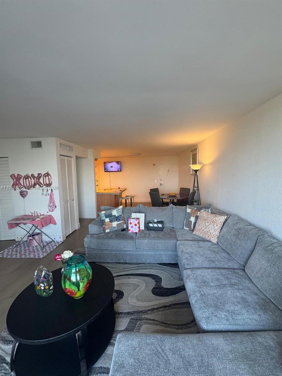 2020 NE 135th St #811, North Miami FL 33181