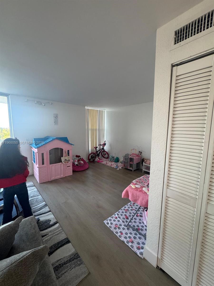 2020 NE 135th St #811, North Miami FL 33181