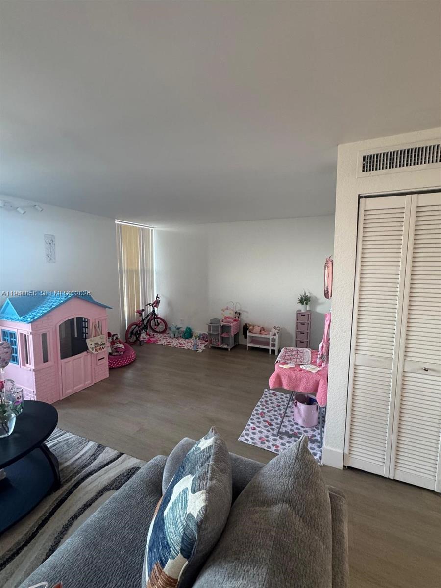 2020 NE 135th St #811, North Miami FL 33181