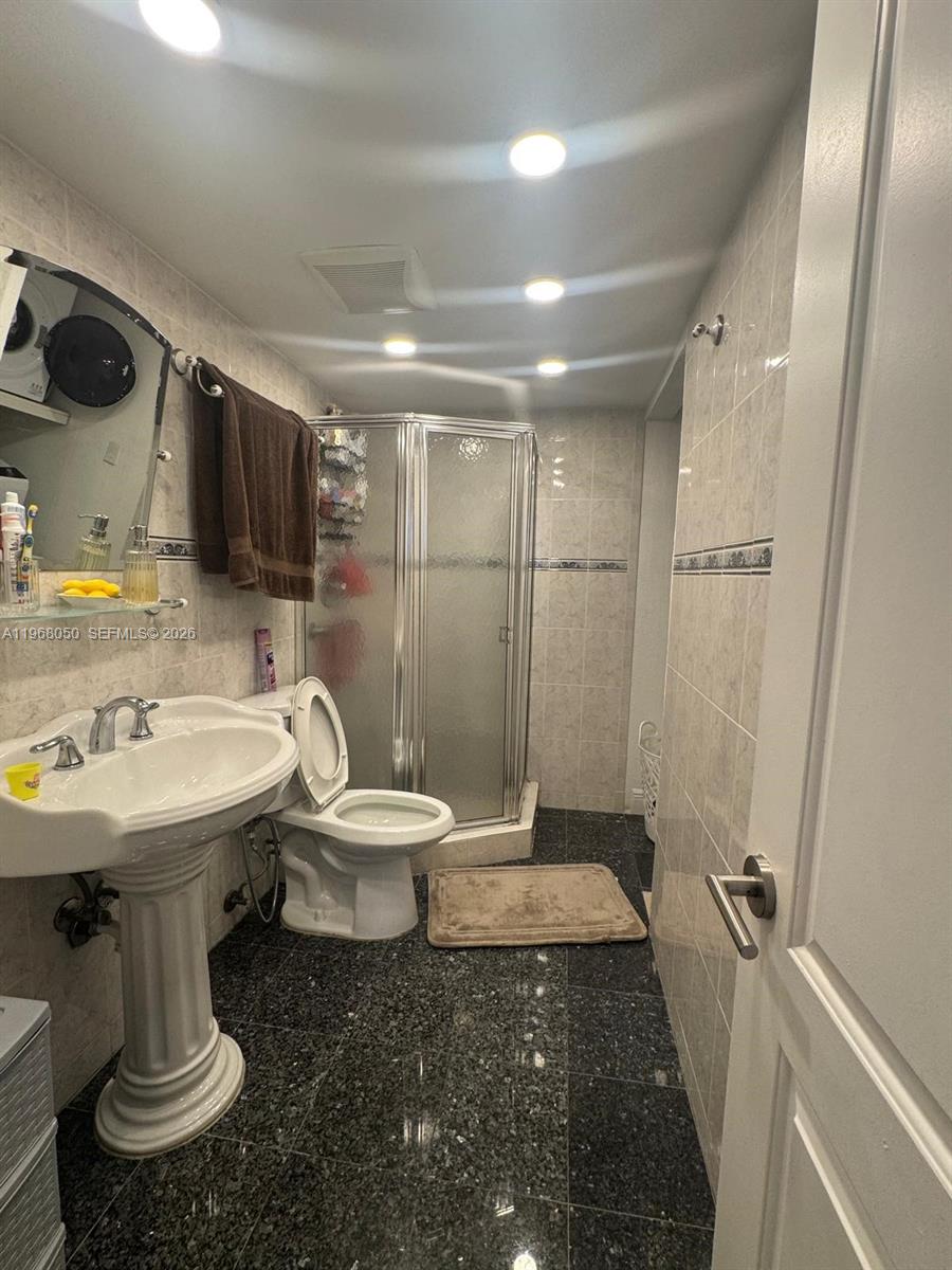 2020 NE 135th St #811, North Miami FL 33181