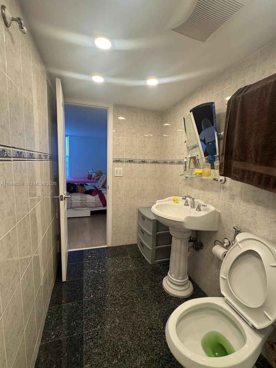 2020 NE 135th St #811, North Miami FL 33181