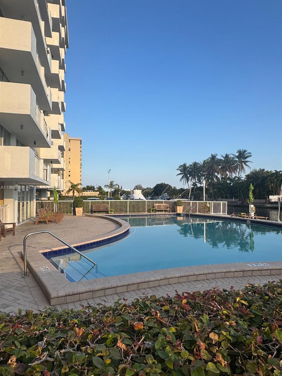 2020 NE 135th St #811, North Miami FL 33181