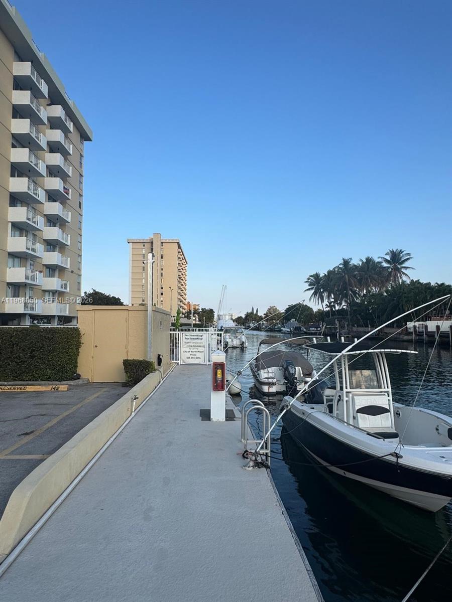2020 NE 135th St #811, North Miami FL 33181