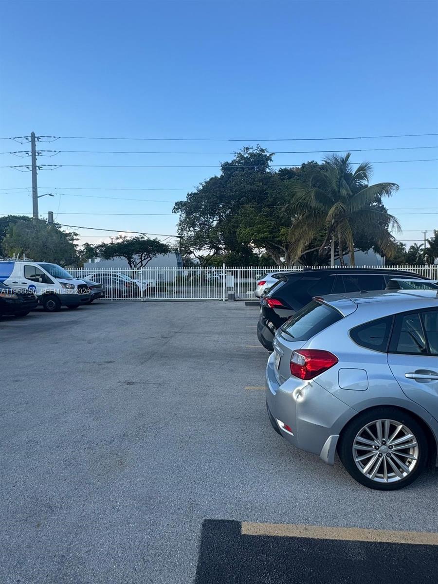2020 NE 135th St #811, North Miami FL 33181