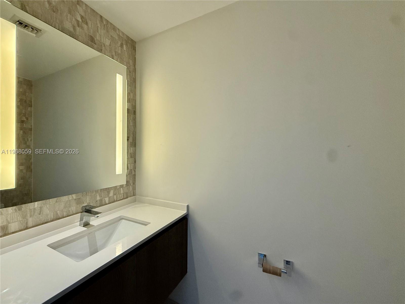88 SW 7th St #1808, Miami FL 33130