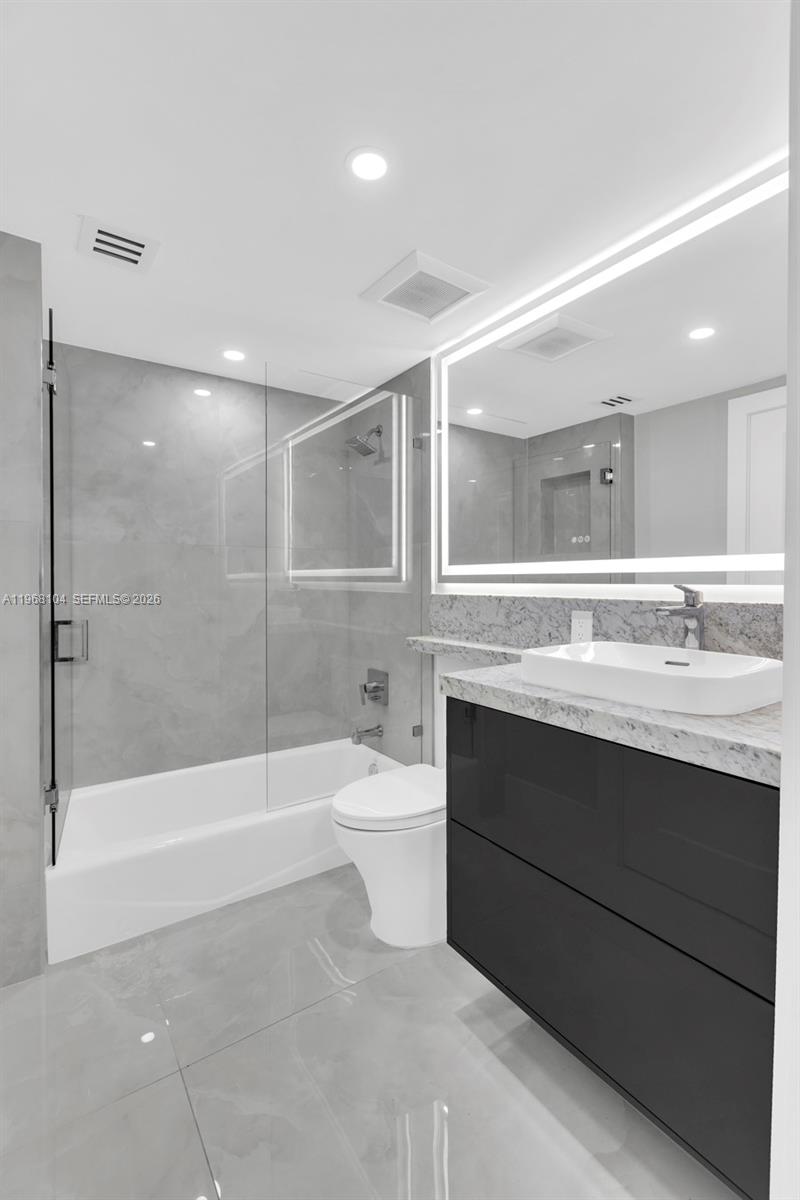 2051 SE 3rd St #406, Deerfield Beach FL 33441