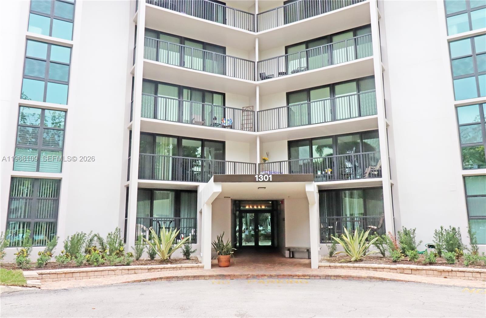 1301 River Reach Dr #214, Fort Lauderdale FL 33315