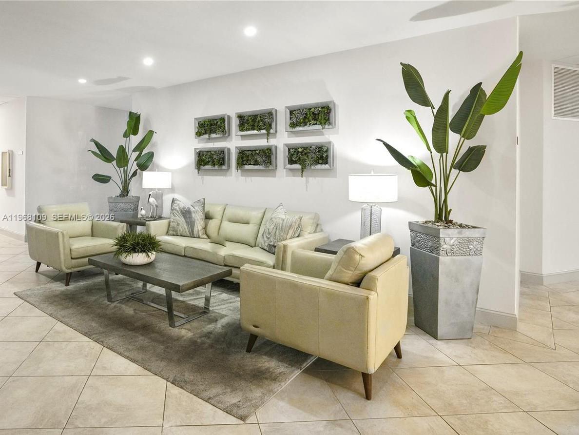 1301 River Reach Dr #214, Fort Lauderdale FL 33315