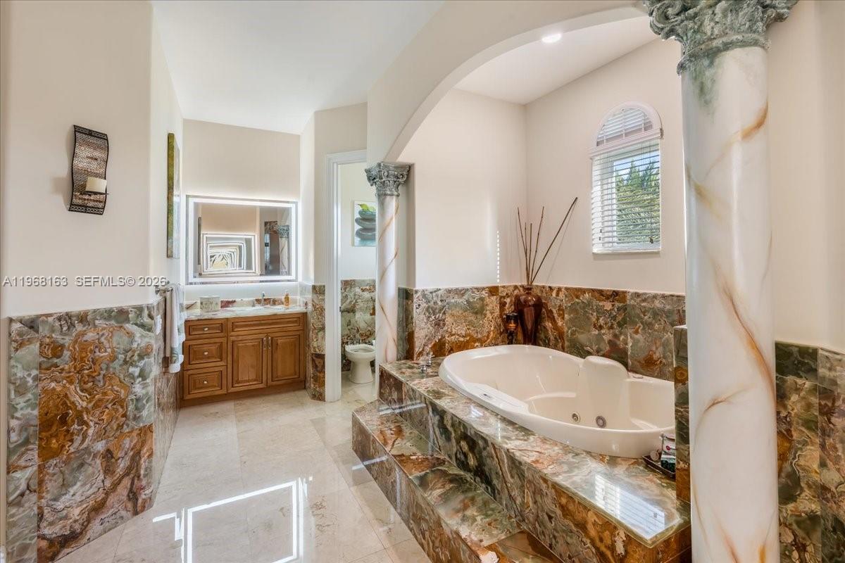 7851 NW 166th Ter, Miami Lakes FL 33016