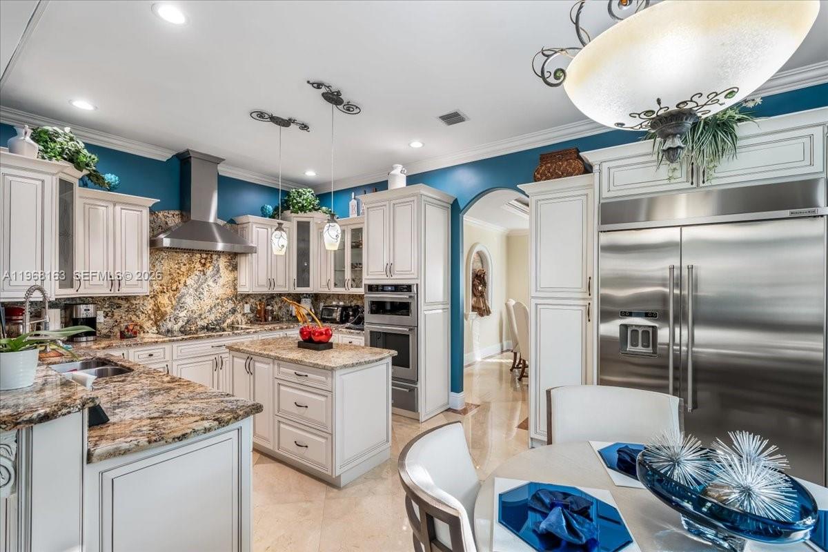 7851 NW 166th Ter, Miami Lakes FL 33016