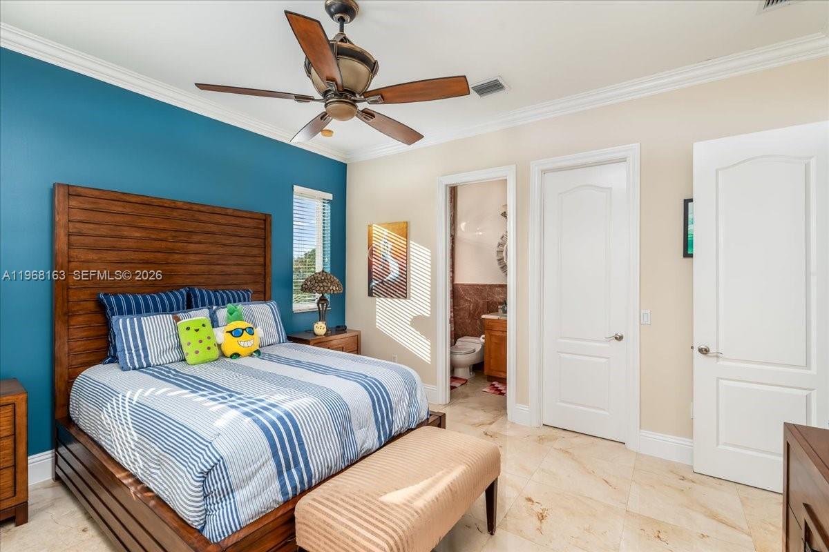 7851 NW 166th Ter, Miami Lakes FL 33016