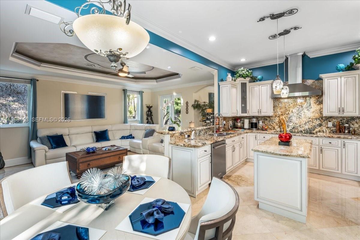 7851 NW 166th Ter, Miami Lakes FL 33016