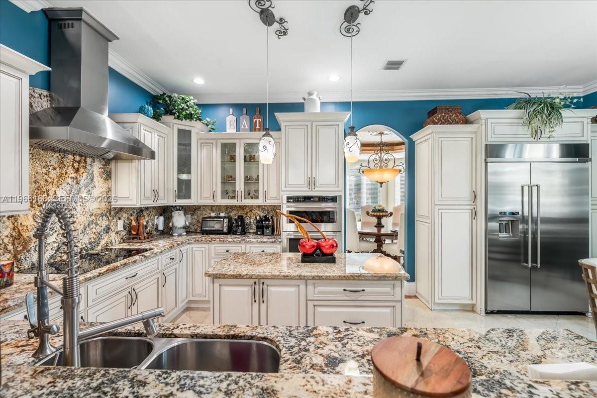 7851 NW 166th Ter, Miami Lakes FL 33016