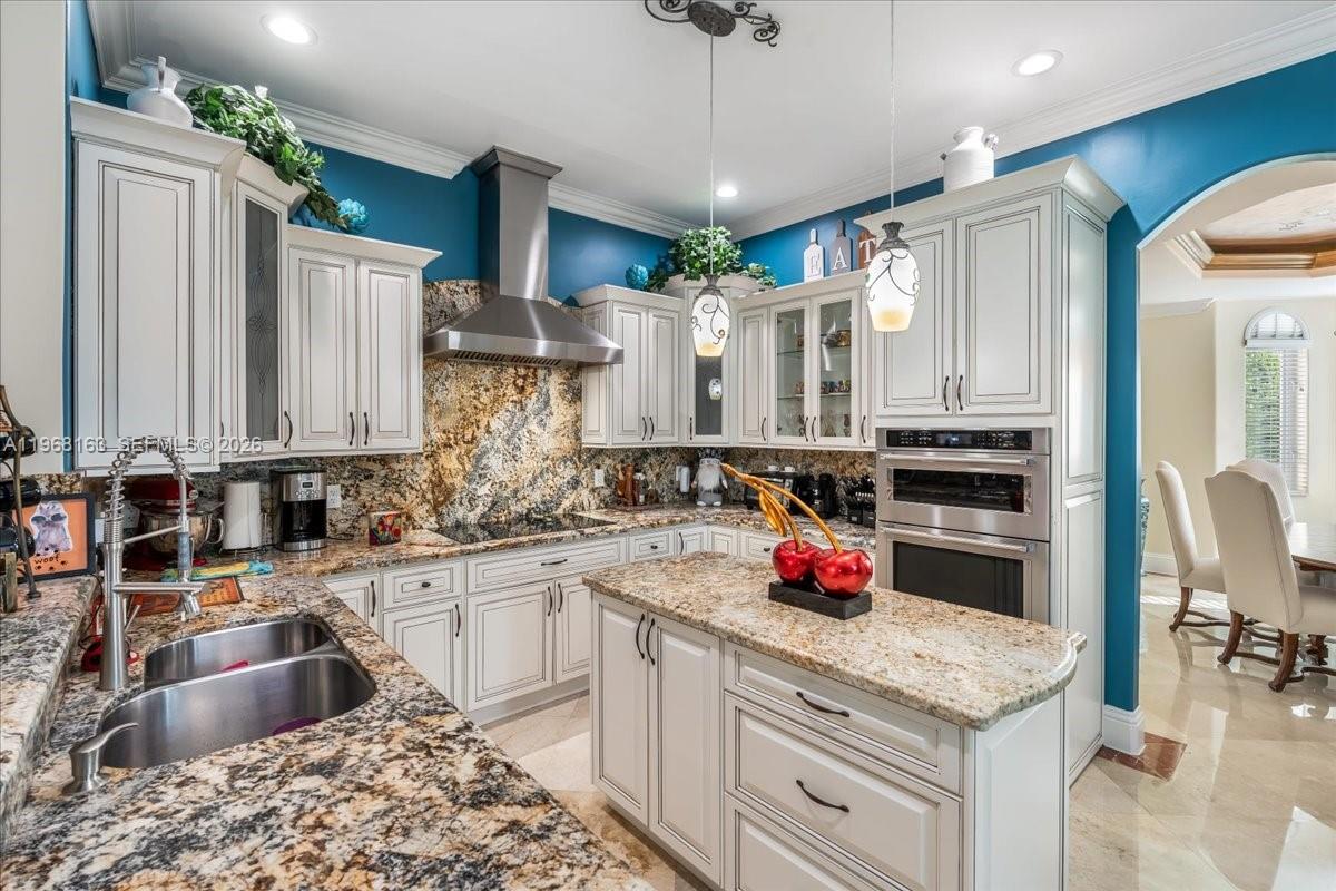 7851 NW 166th Ter, Miami Lakes FL 33016