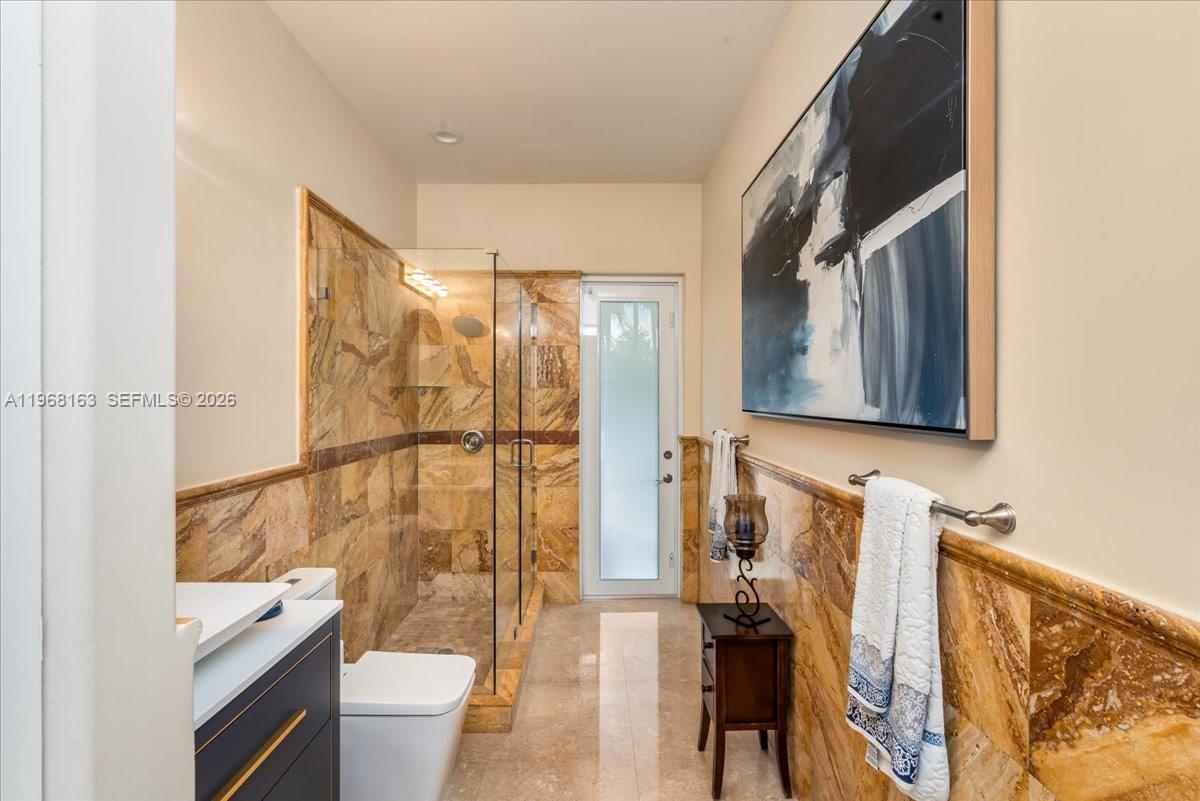 7851 NW 166th Ter, Miami Lakes FL 33016