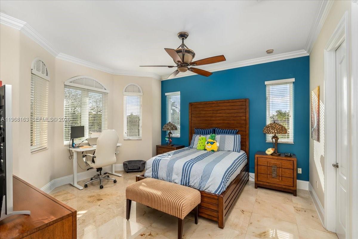 7851 NW 166th Ter, Miami Lakes FL 33016