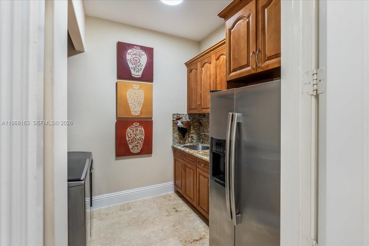 7851 NW 166th Ter, Miami Lakes FL 33016