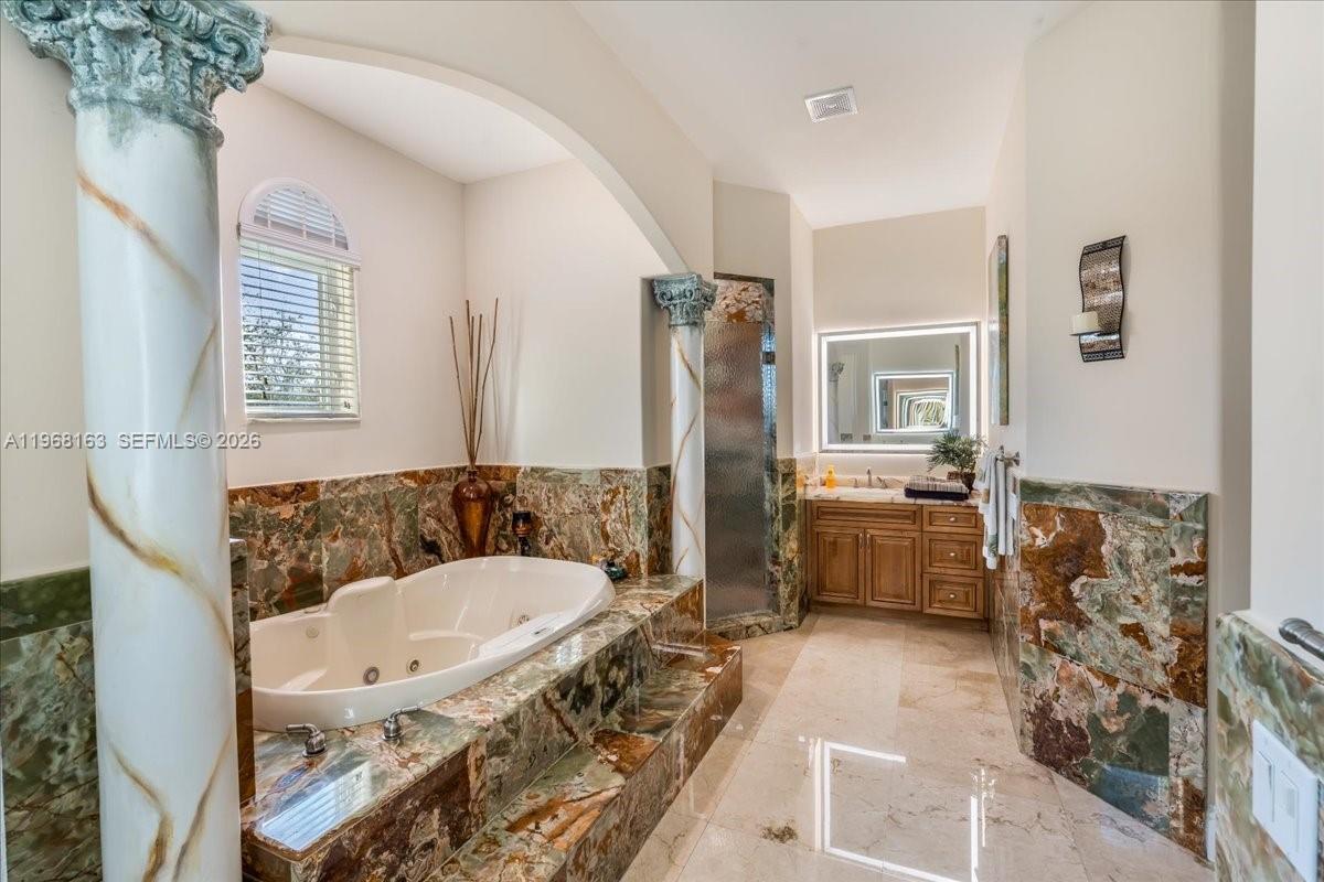 7851 NW 166th Ter, Miami Lakes FL 33016