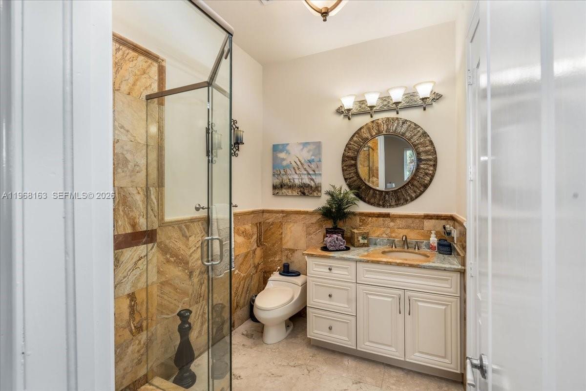 7851 NW 166th Ter, Miami Lakes FL 33016