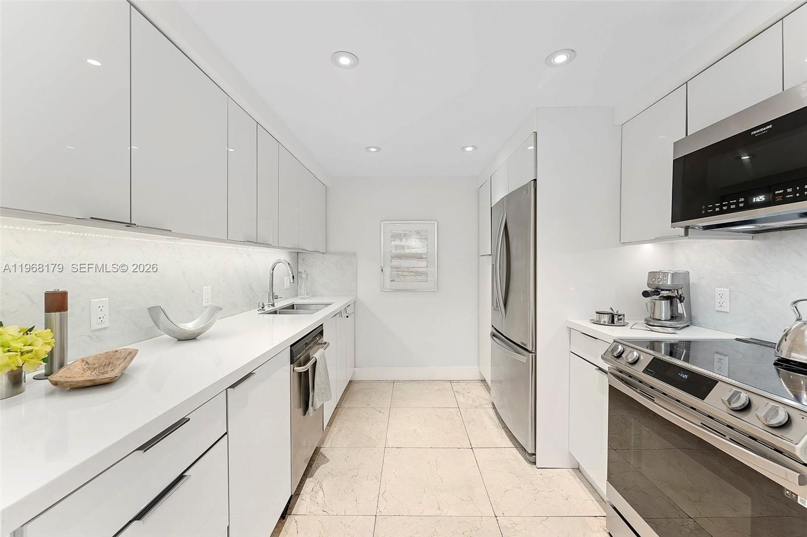199 Ocean Lane Dr #311, Key Biscayne FL 33149