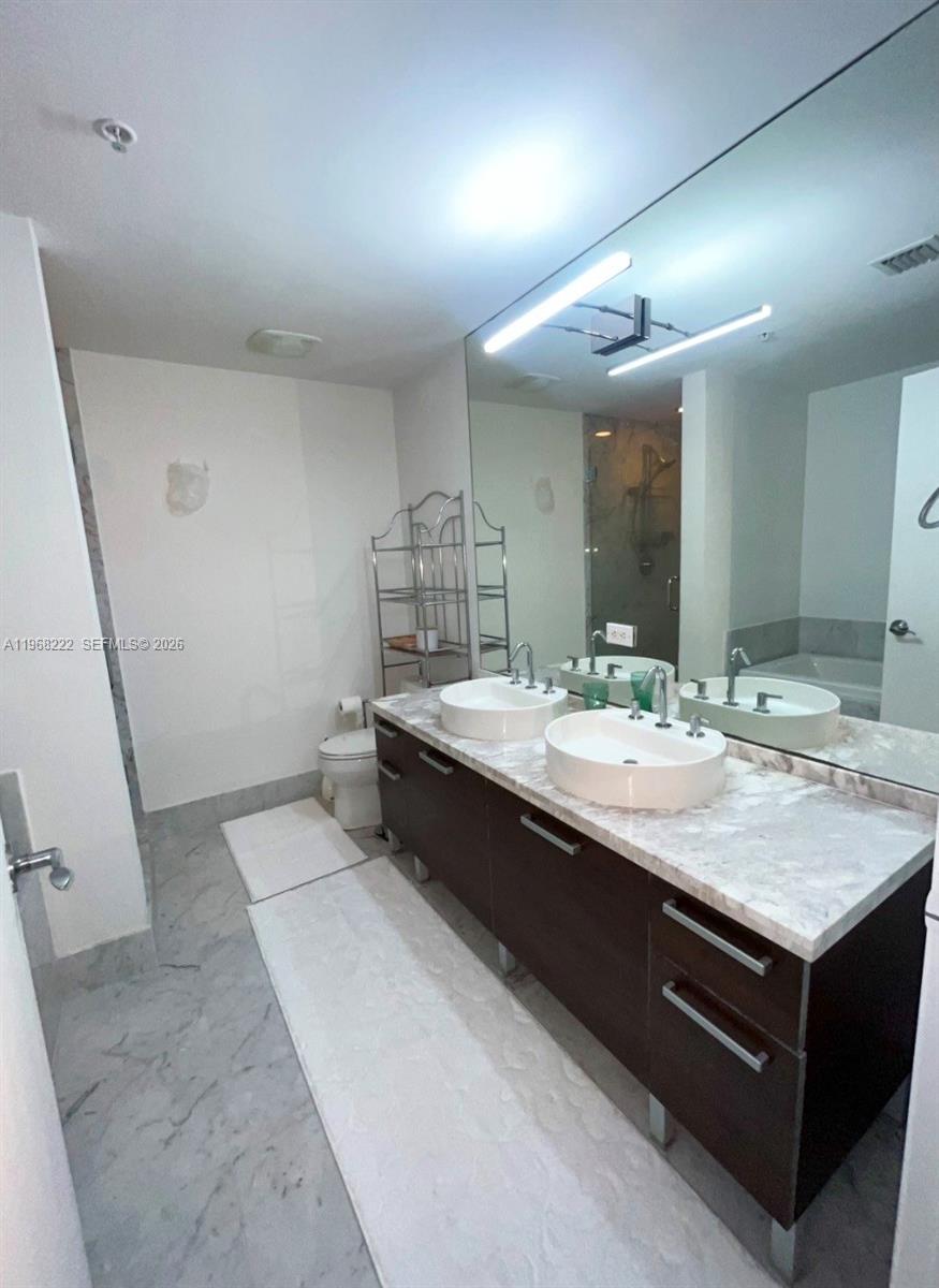 253 NE 2nd St #3903, Miami FL 33132