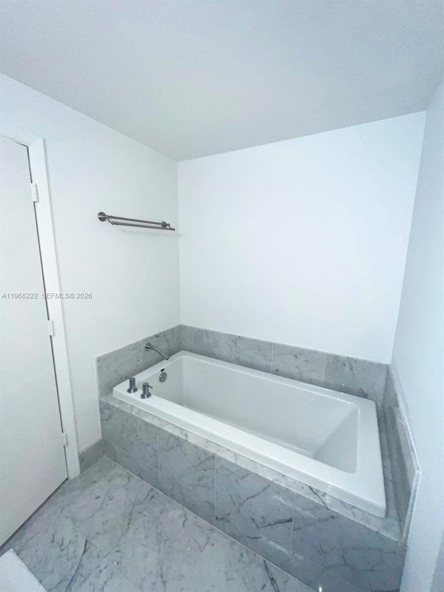 253 NE 2nd St #3903, Miami FL 33132