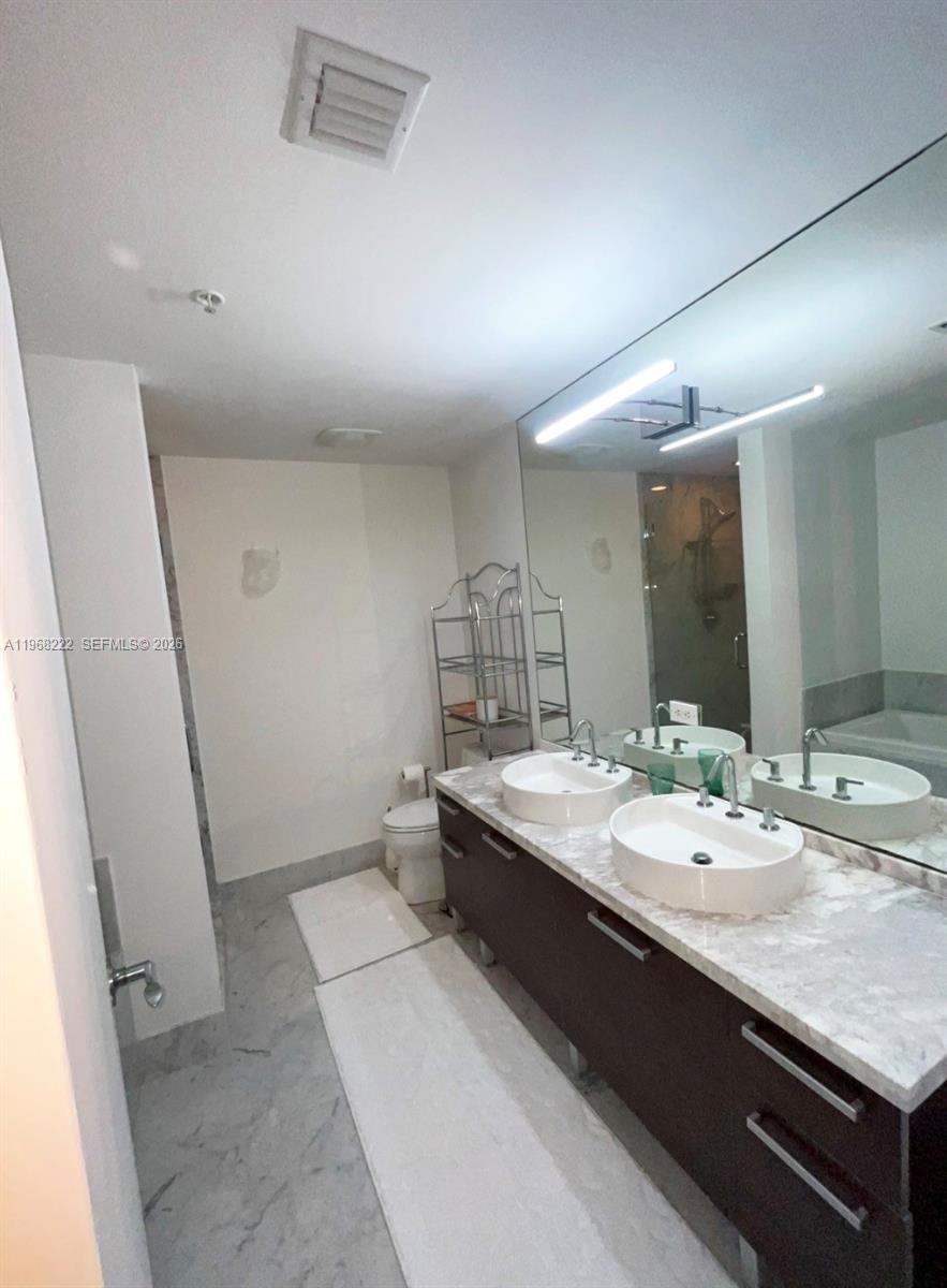 253 NE 2nd St #3903, Miami FL 33132