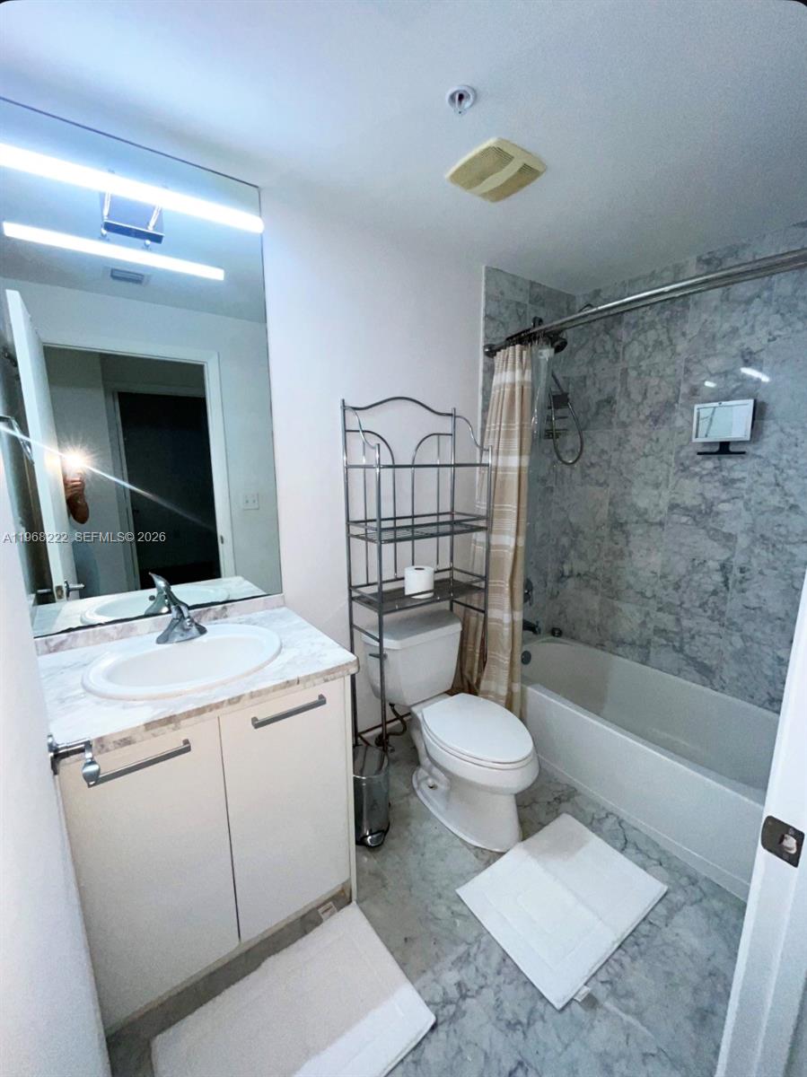 253 NE 2nd St #3903, Miami FL 33132