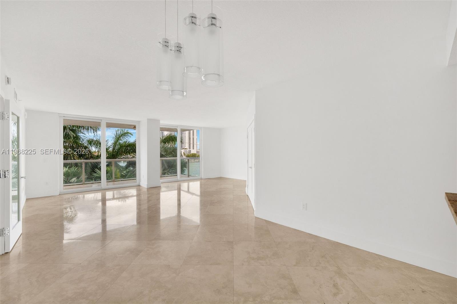 10 Venetian Way #403, Miami Beach FL 33139