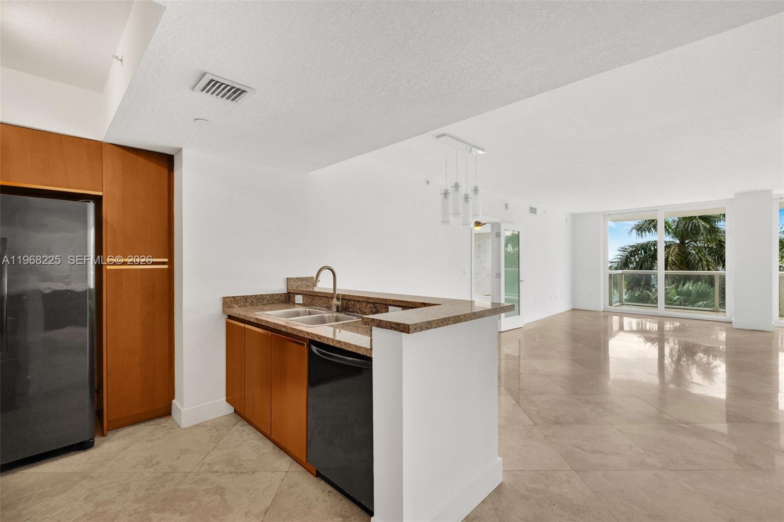 10 Venetian Way #403, Miami Beach FL 33139