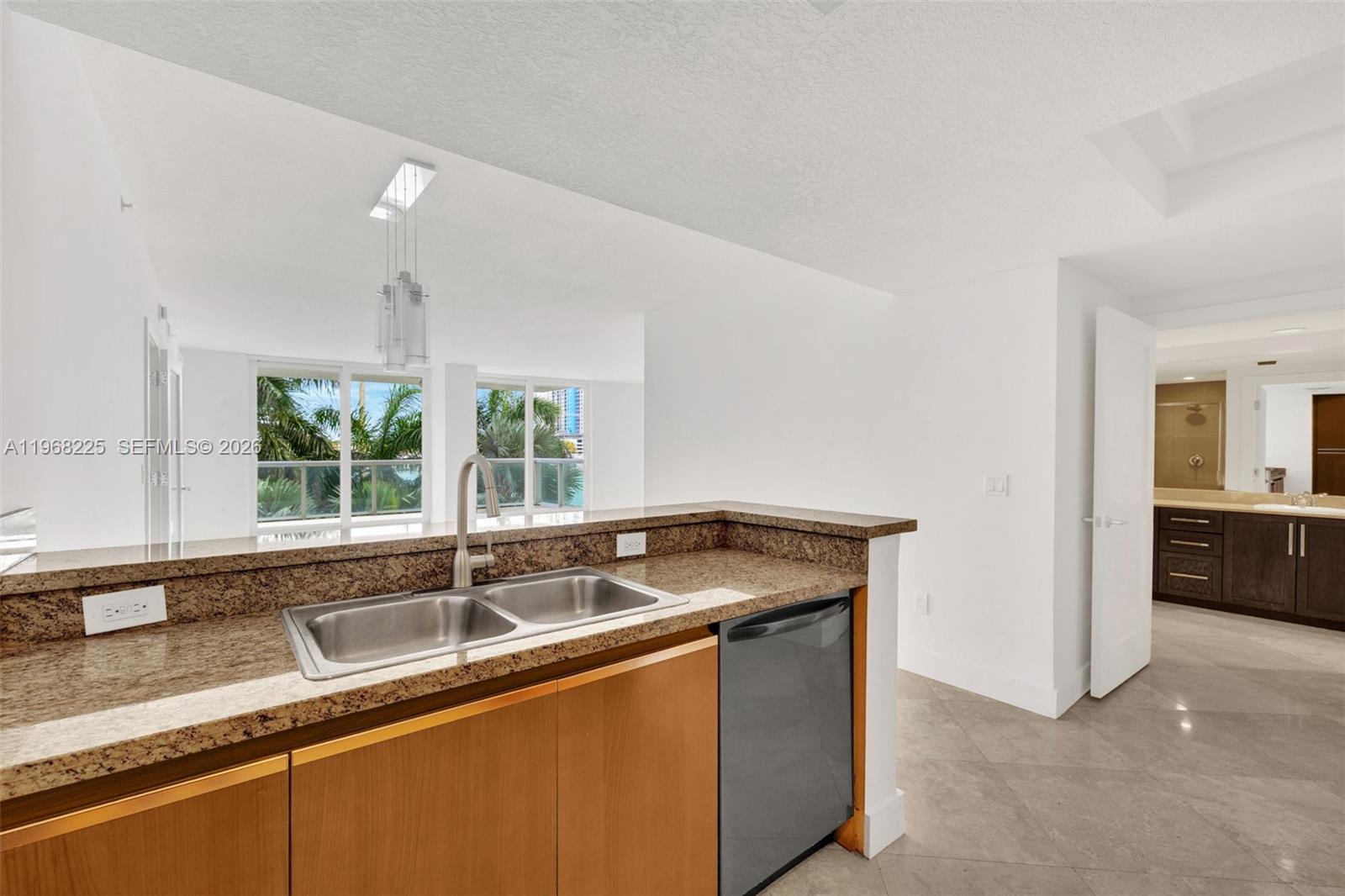 10 Venetian Way #403, Miami Beach FL 33139