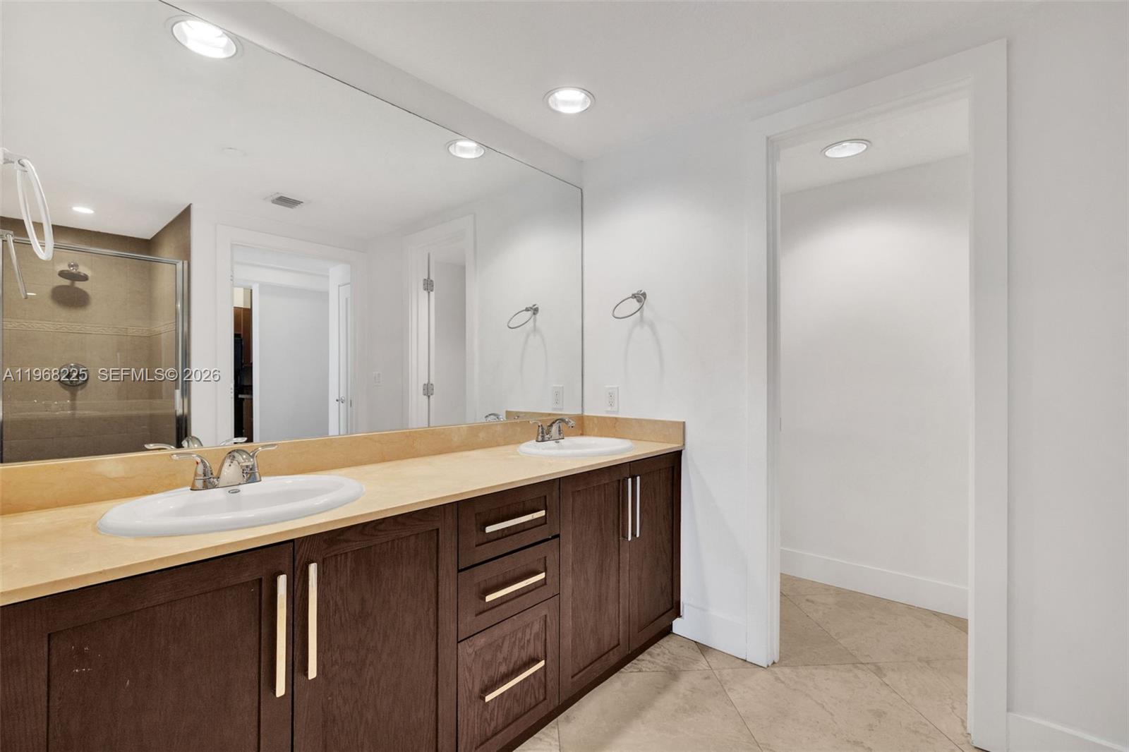 10 Venetian Way #403, Miami Beach FL 33139