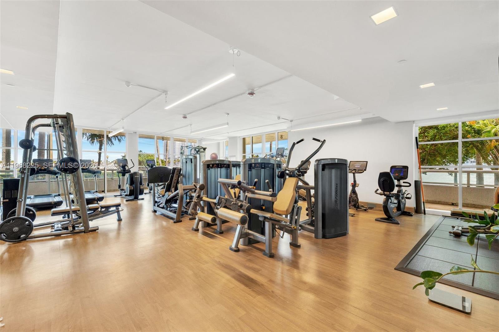 10 Venetian Way #403, Miami Beach FL 33139