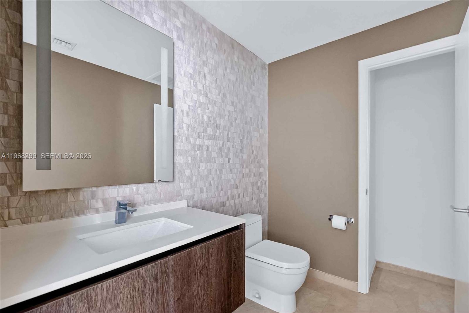 88 SW 7th St #3003, Miami FL 33130