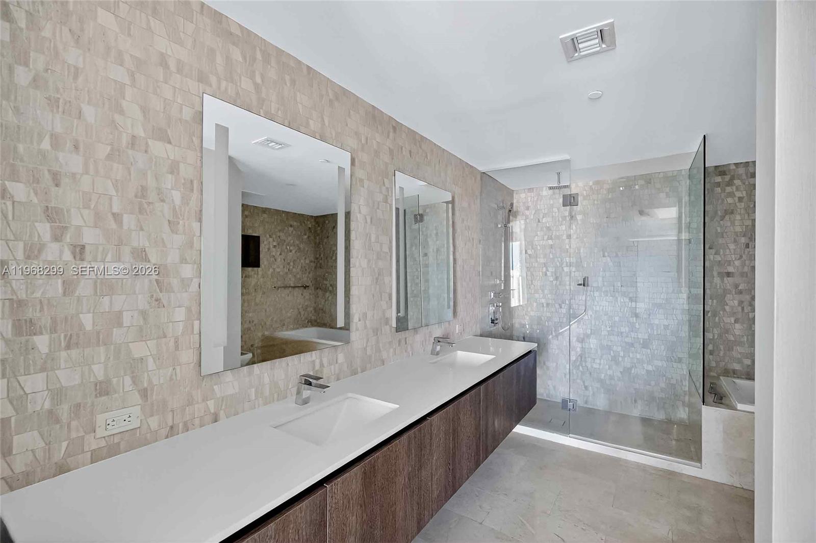 88 SW 7th St #3003, Miami FL 33130