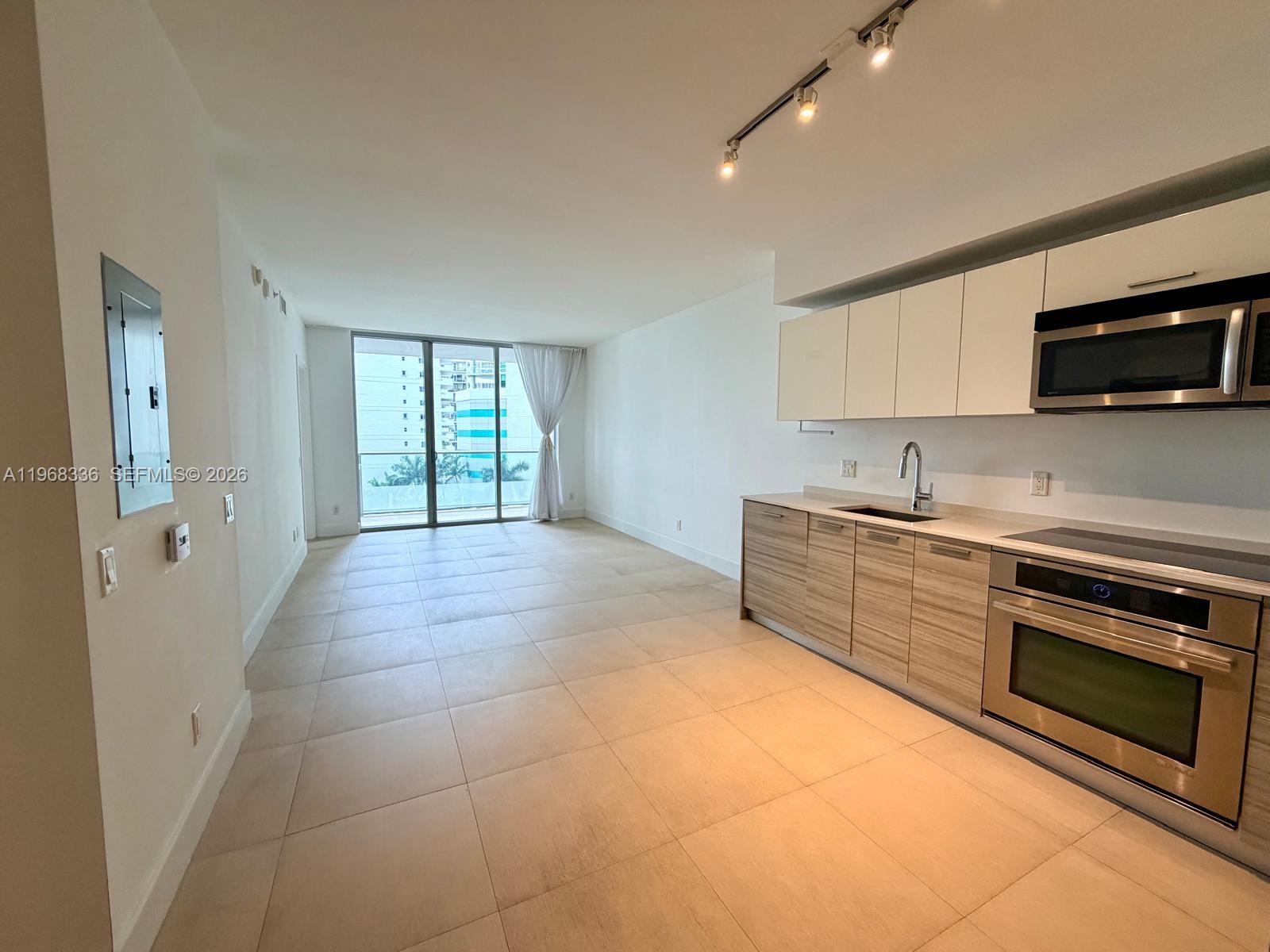 1300 Brickell Bay Dr #607, Miami FL 33131