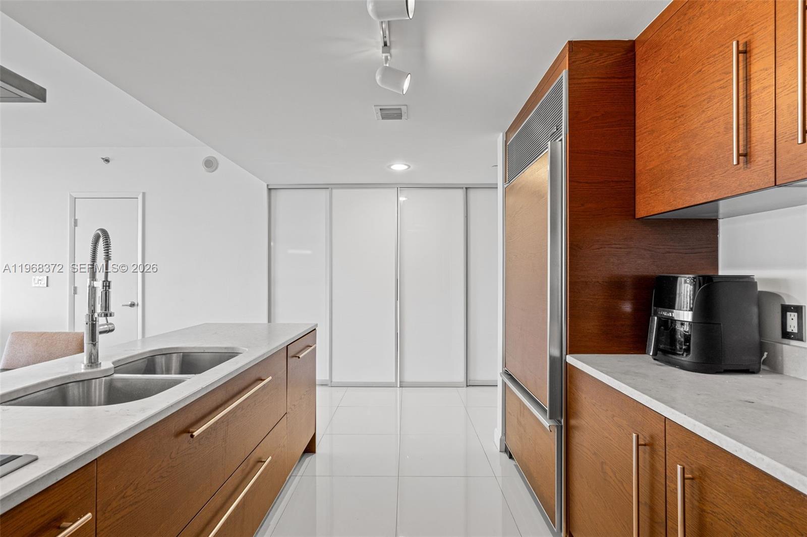495 Brickell Ave #905, Miami FL 33131