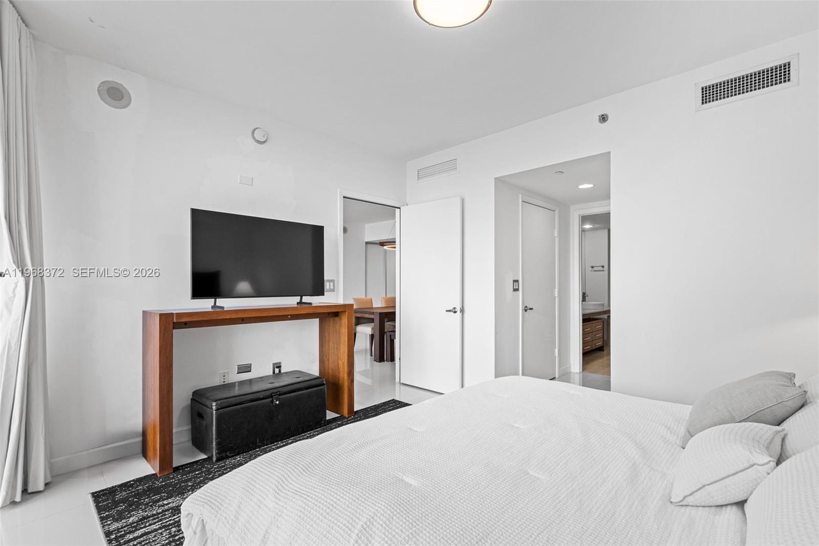495 Brickell Ave #905, Miami FL 33131