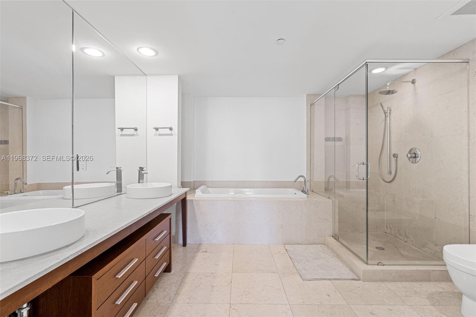 495 Brickell Ave #905, Miami FL 33131
