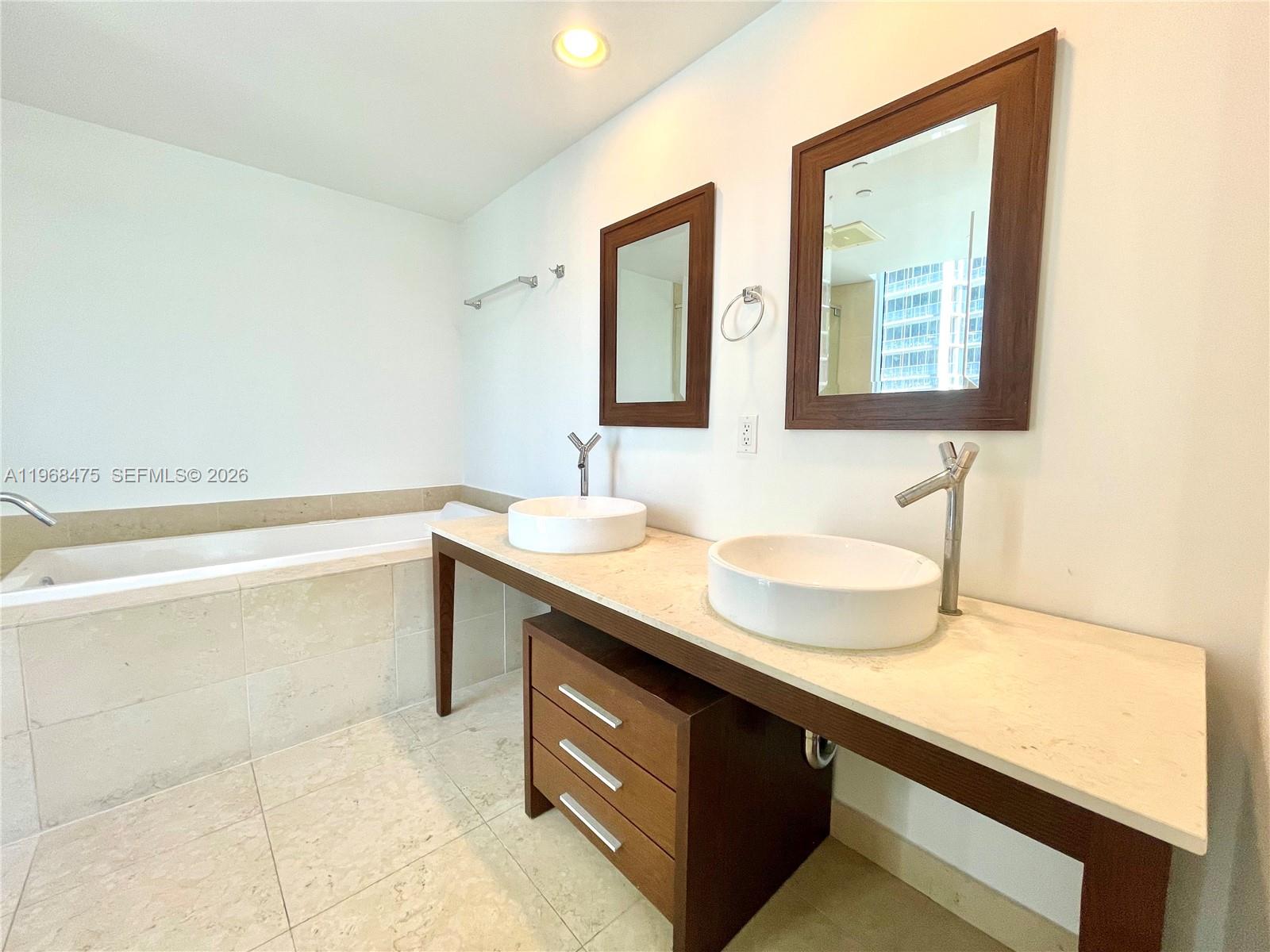 495 BRICKELL AV #3011, Miami FL 33131