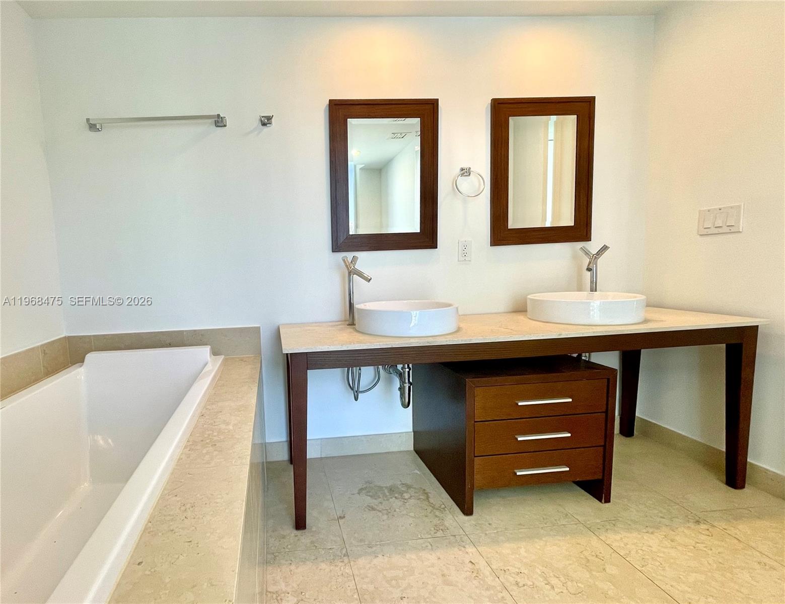 495 BRICKELL AV #3011, Miami FL 33131